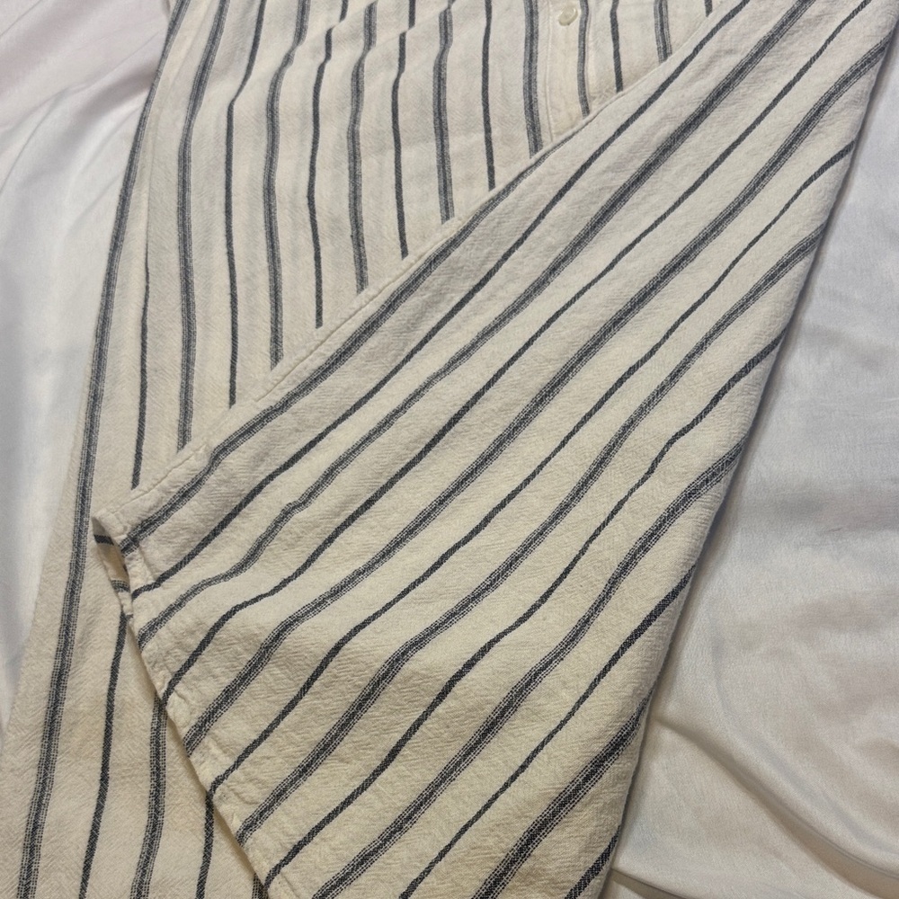 Old Navy White Short-Sleeve Button-Up Shirt with Black Stripes - Picture 10 of 12